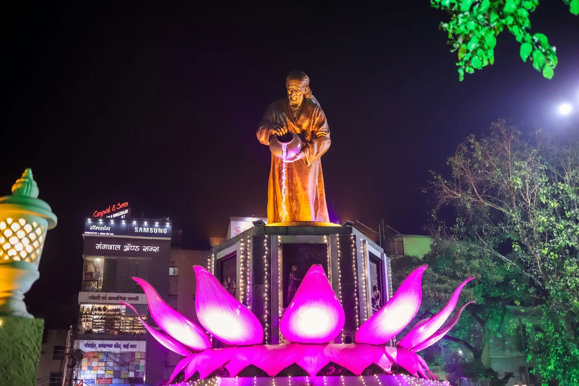 Chhatrapati Sambhajinagar/Aurangabad to Shirdi cab guide: distance, travel time, and darshan-friendly planning